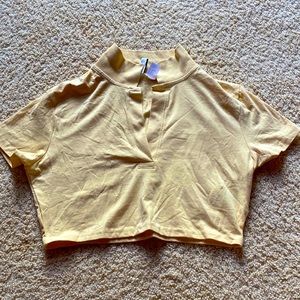 Size M Collared shirt cropped